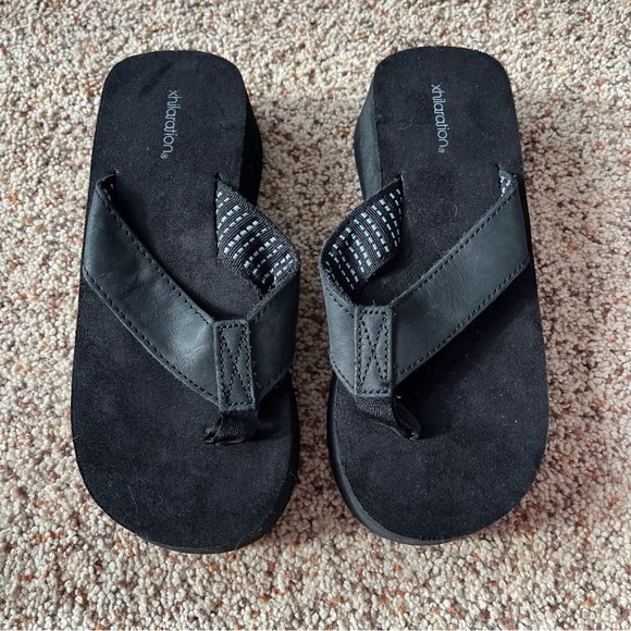 Xhilaration Platform Flip Flops - Picture 1 of 4